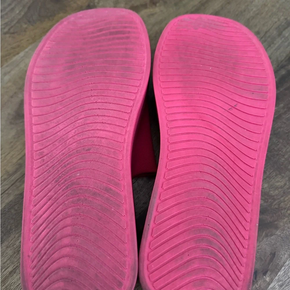 Cushionaire Hot Pink Slide Sandals for Women Size 7.5 - Picture 5 of 5